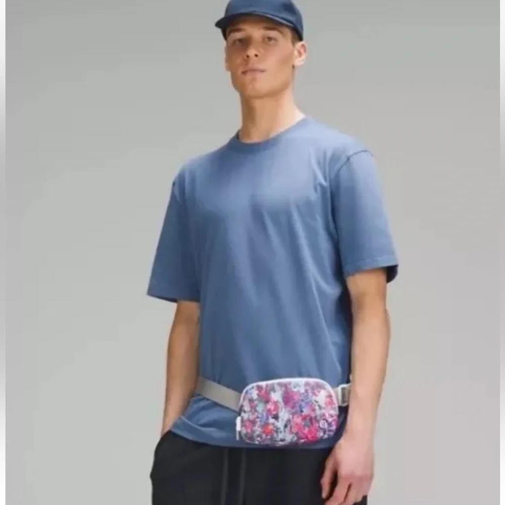 Lululemon Everywhere Belt Bag | NWT - Picture 4 of 6